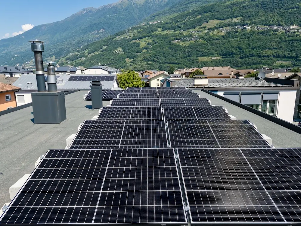 Installazione pannelli fotovoltaici su tetto a Morbegno, provincia di Sondrio
